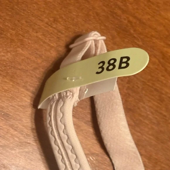 NWT Bali Smoothing Bra 38B Cream Breathable Comfortlite Underwire - Picture 5 of 10